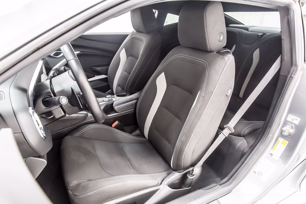 Used 2021 Chevrolet Camaro LT RWD image 31