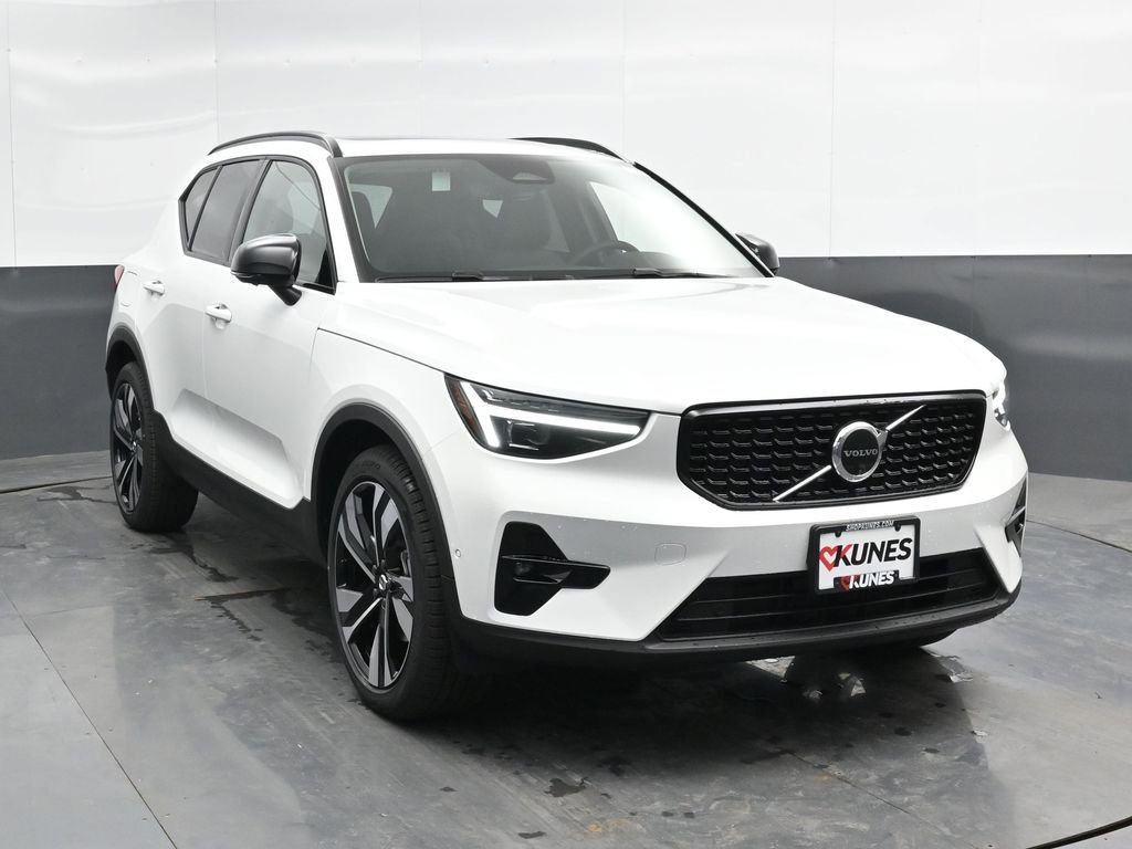 New 2025 Volvo XC40 B5 Plus w/ Protection Package Premier image 4