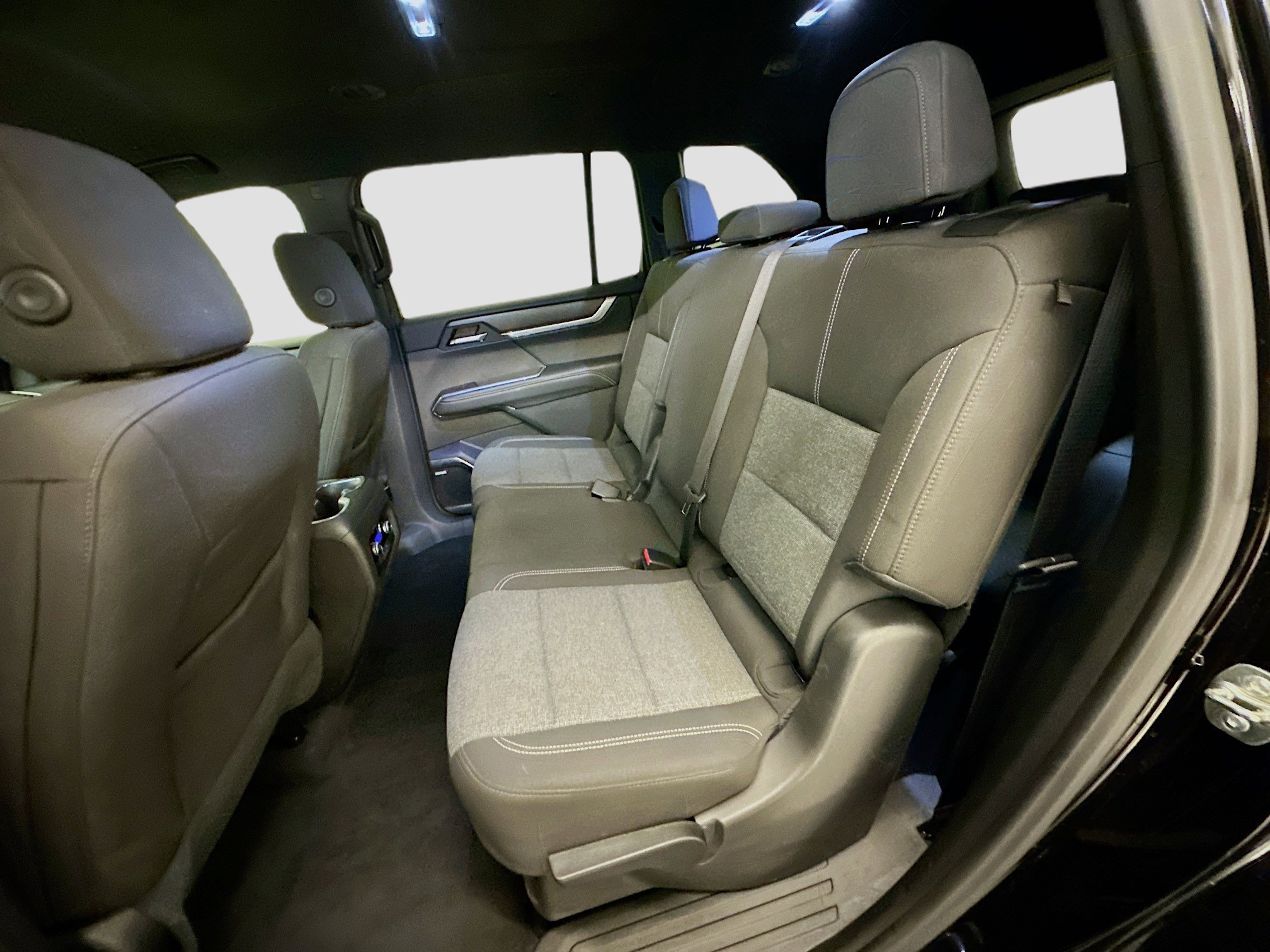 Used 2025 GMC Acadia Elevation image 29