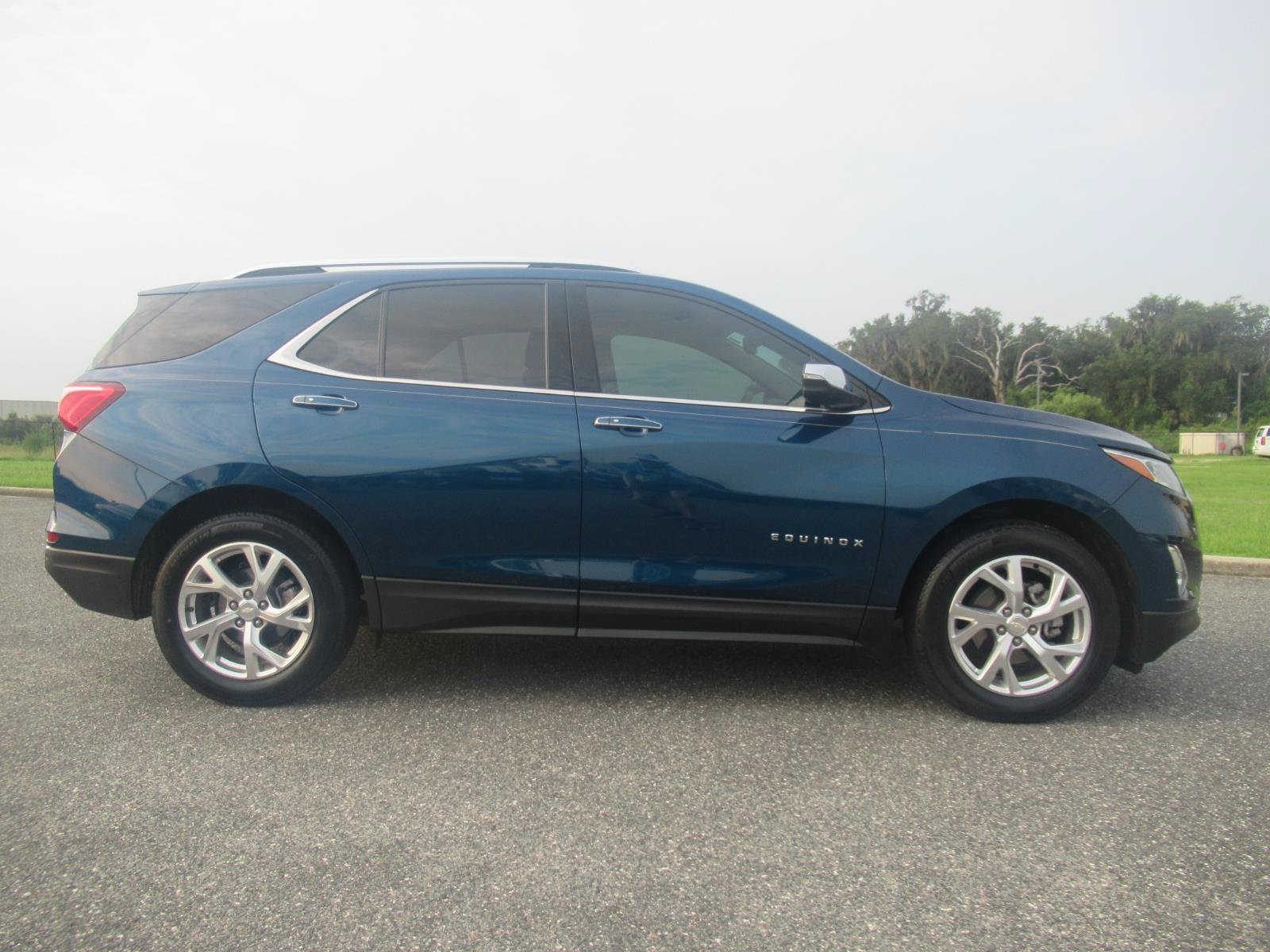 Used 2019 Chevrolet Equinox Premier FWD image 2