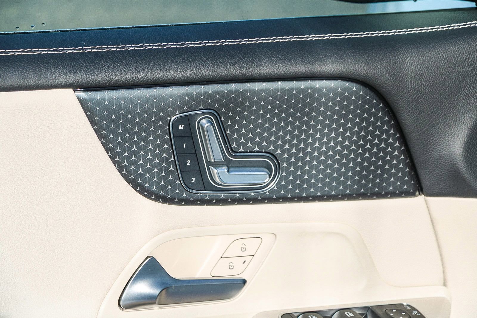 Certified 2025 Mercedes-Benz GLB 250 4MATIC image 21