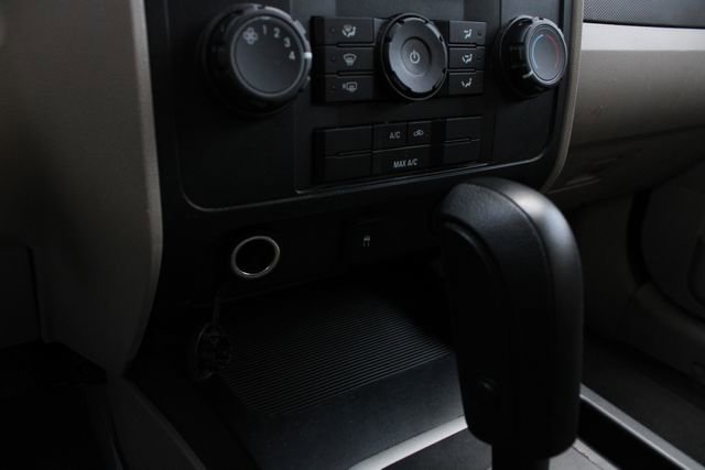 Used 2010 Ford Escape XLS AWD/4WD image 16