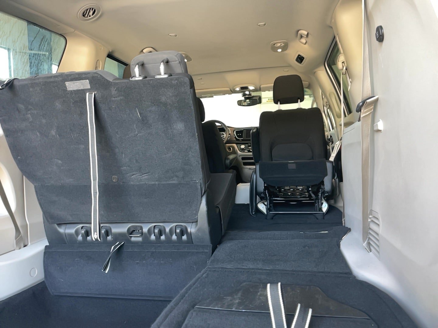 Used 2023 Chrysler Voyager LX FWD image 21