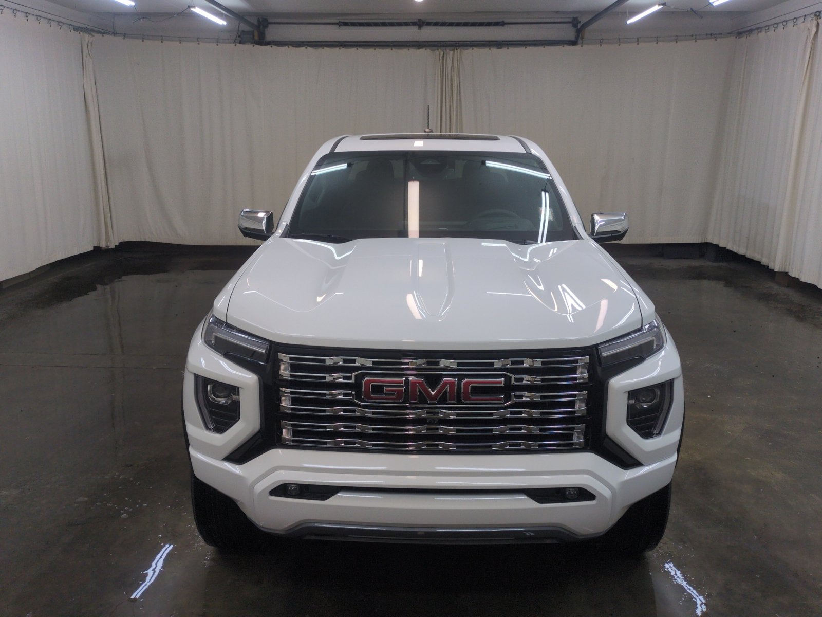 New 2026 GMC Canyon Denali AWD/4WD image 2