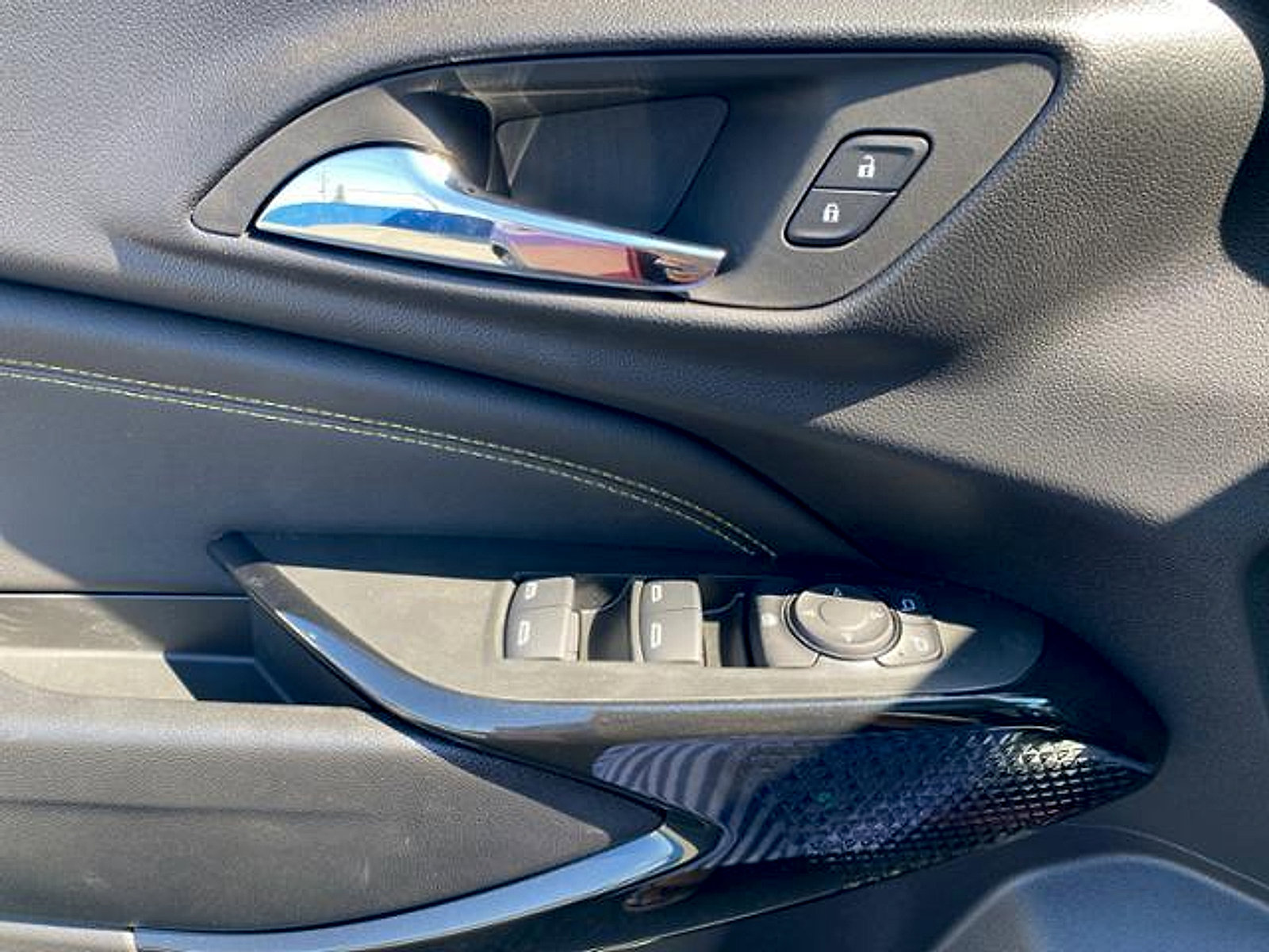 New 2026 Chevrolet Trax LT w/ Sunroof Package image 26