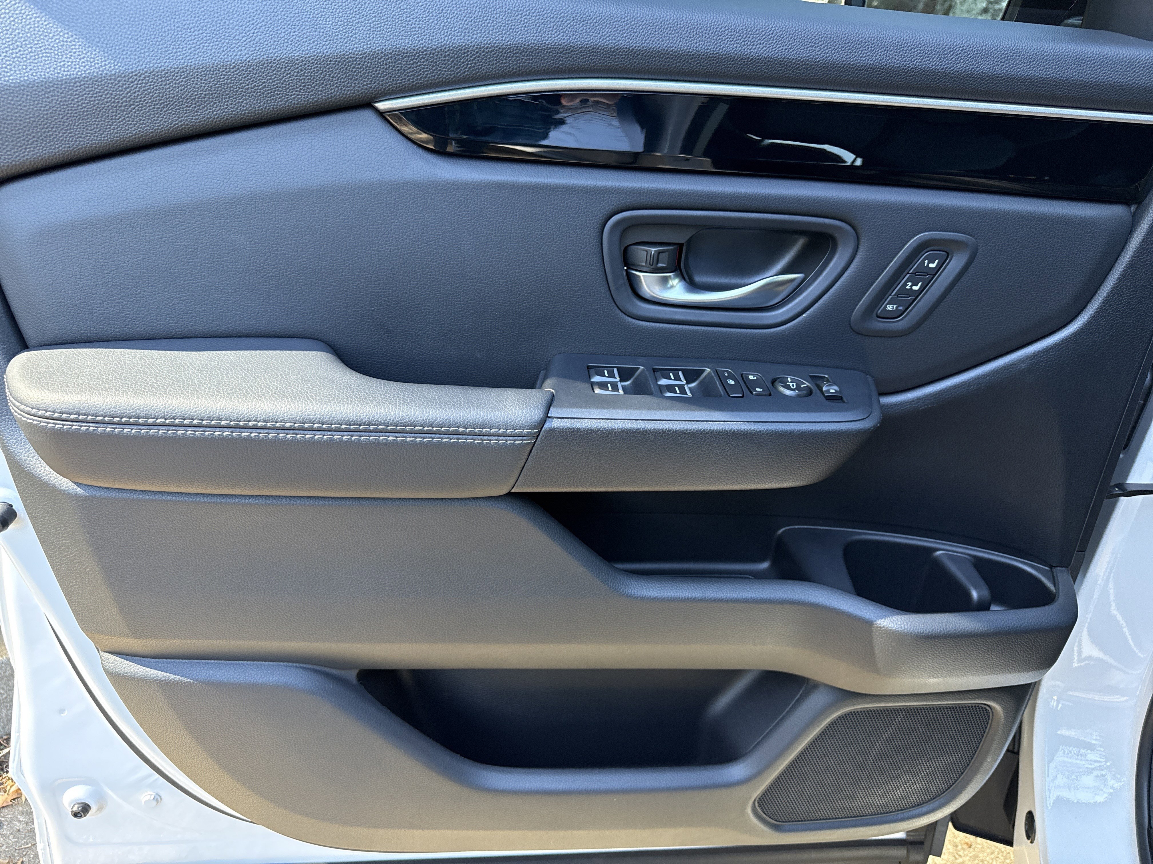 Used 2025 Honda Pilot EX-L image 10