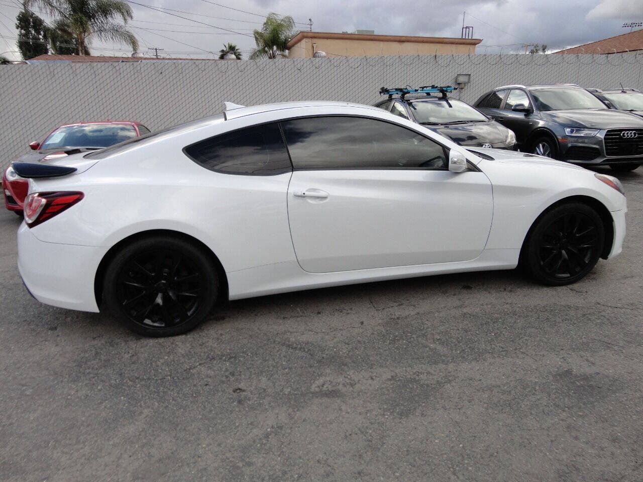 Used 2016 Hyundai Genesis 3.8 RWD image 8