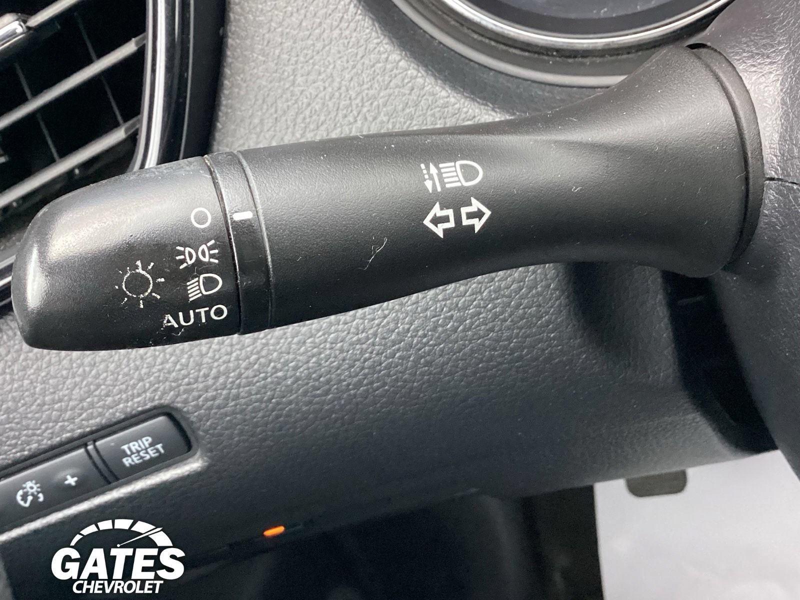 Used 2017 Nissan Rogue SV AWD/4WD image 24
