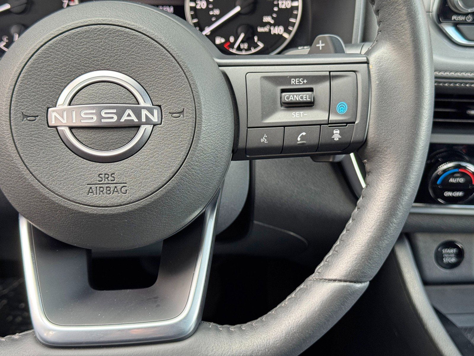 Used 2024 Nissan Rogue SV w/ SV Premium Package image 20