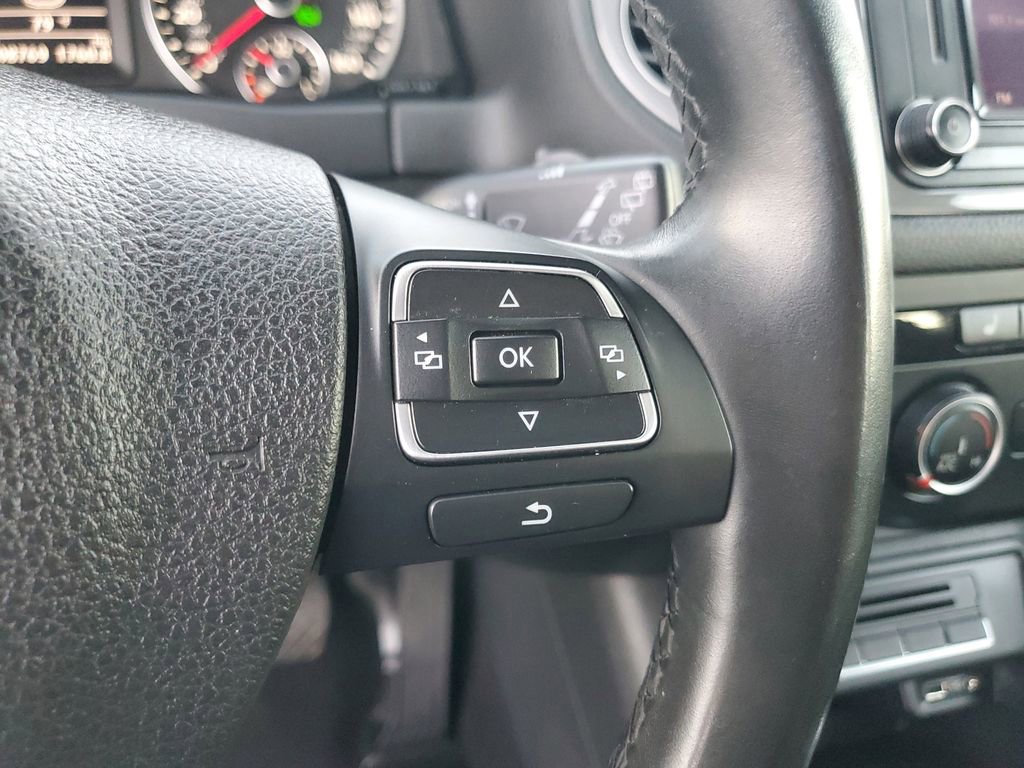 Used 2017 Volkswagen Tiguan S image 25