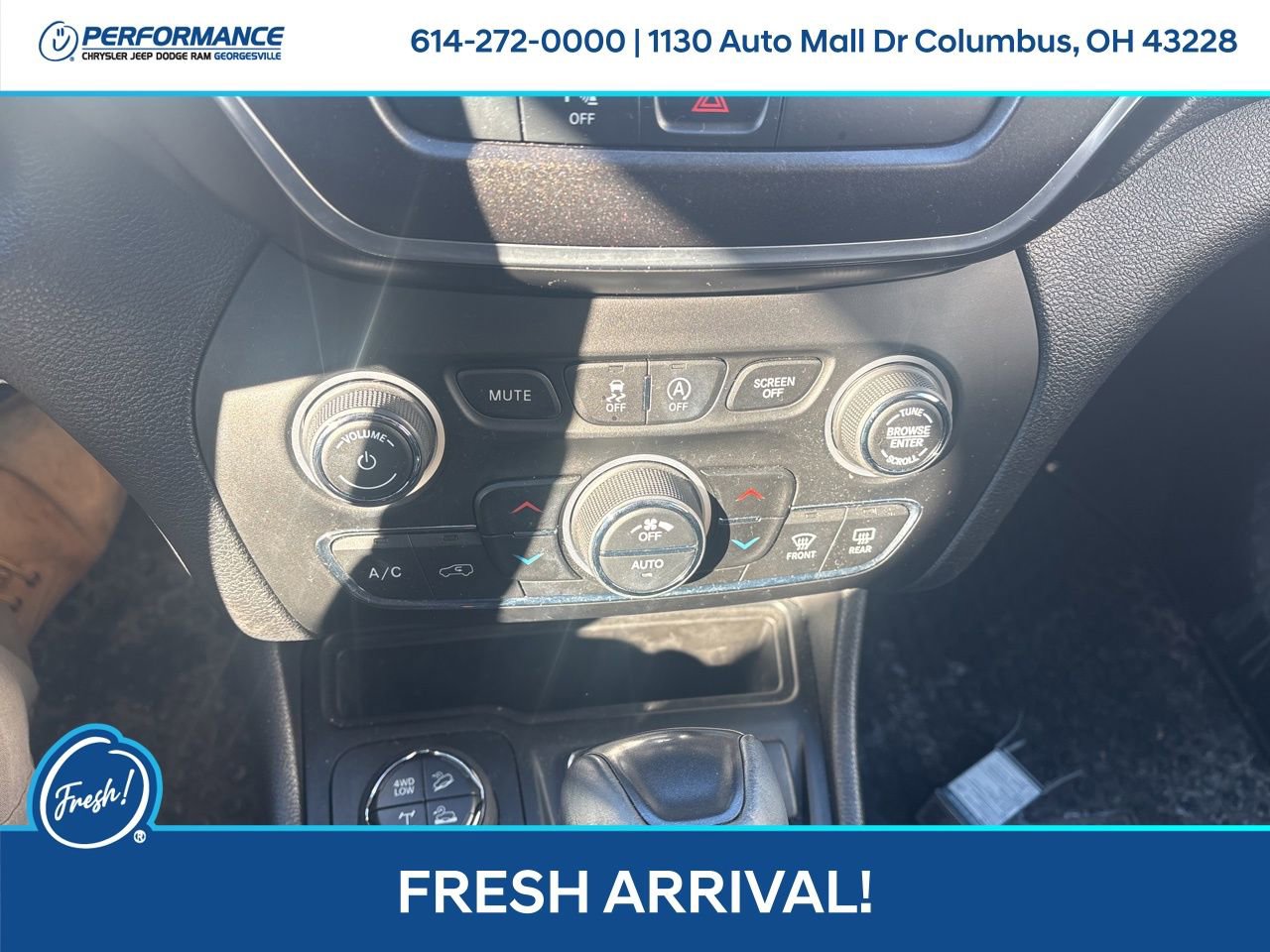 Used 2019 Jeep Cherokee Trailhawk w/ Cold Weather Group image 24