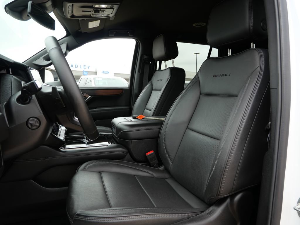 Used 2025 GMC Yukon Denali AWD/4WD image 19