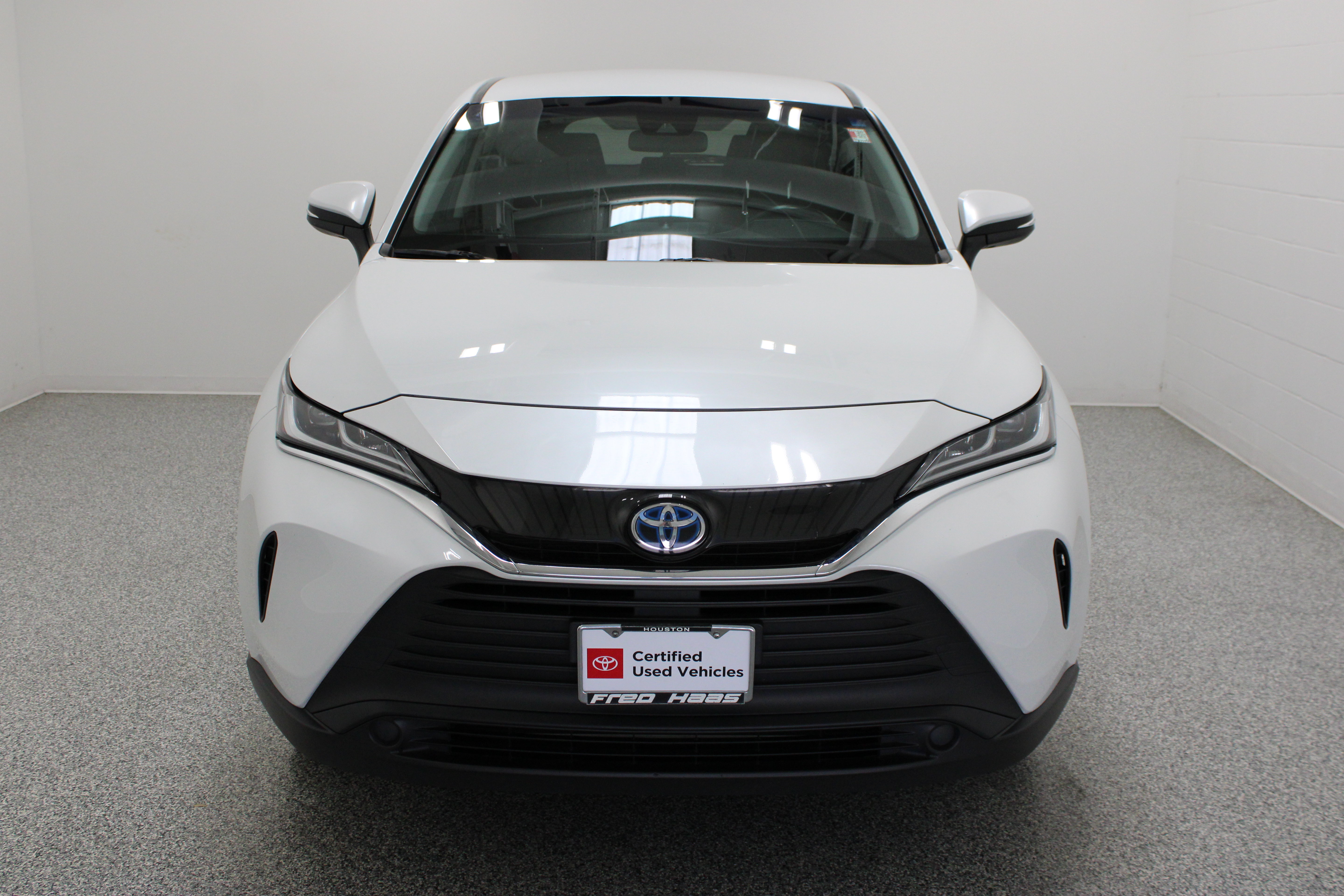 Certified 2023 Toyota Venza LE AWD/4WD image 3