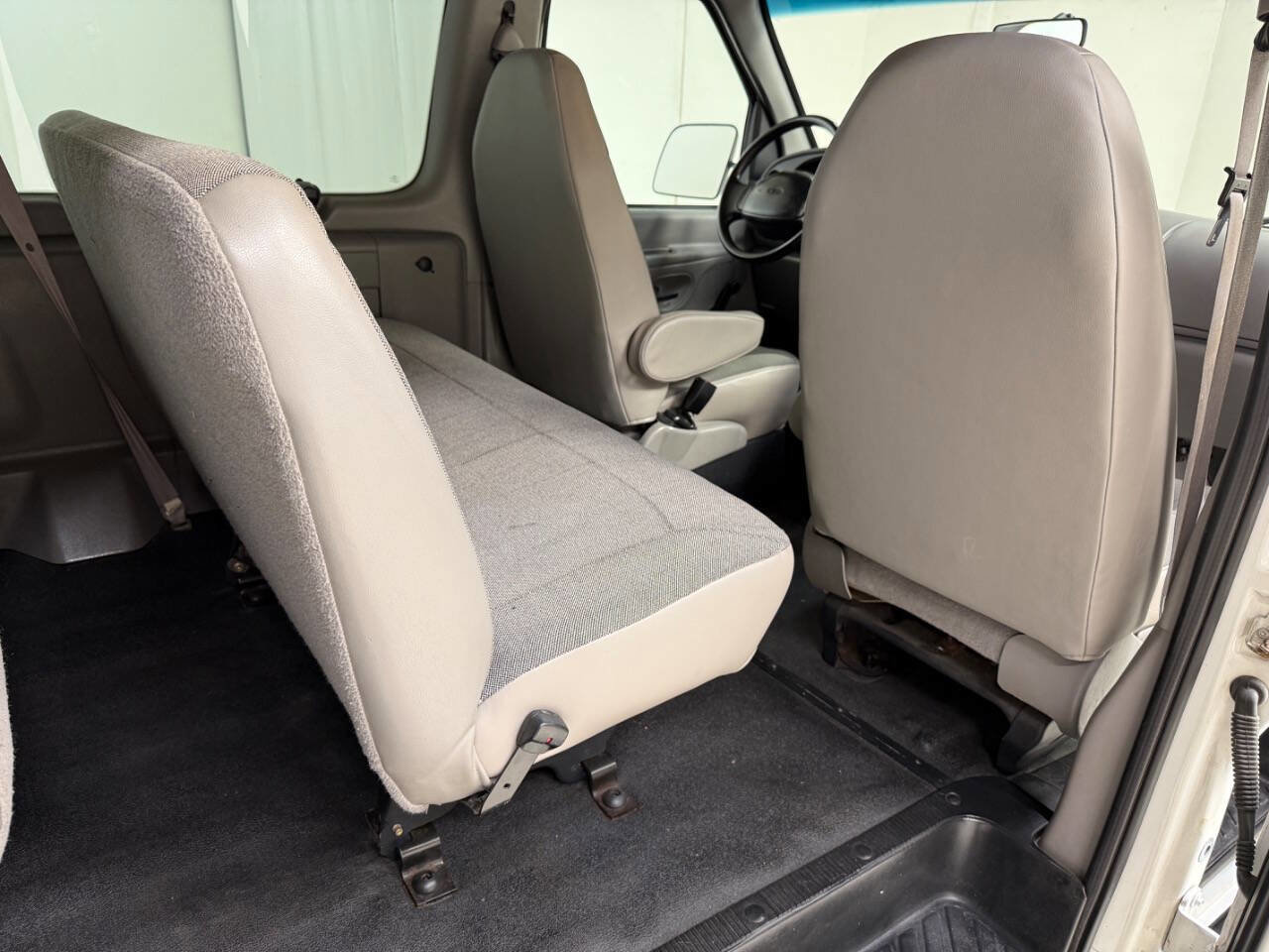 Used 2001 Ford E-350 and Econoline 350 XLT image 40