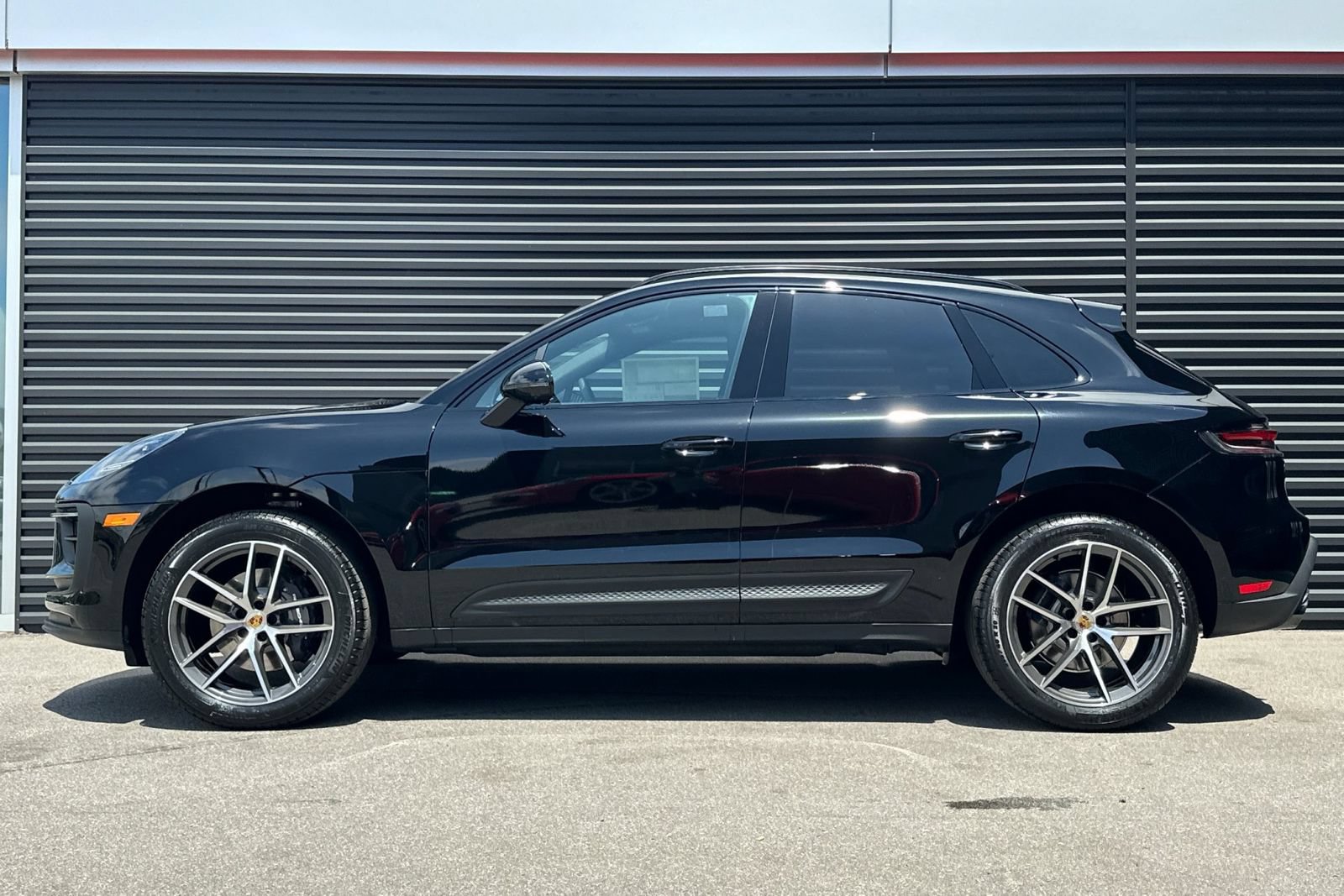 New 2026 Porsche Macan AWD/4WD image 2