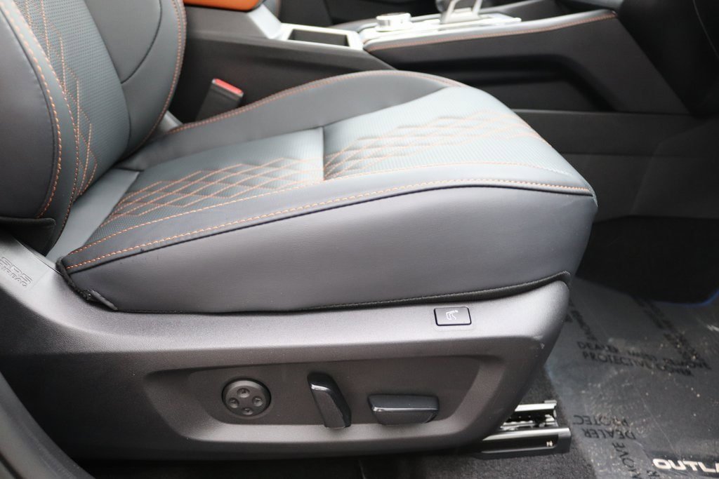 Used 2025 Mitsubishi Outlander SEL AWD/4WD image 37