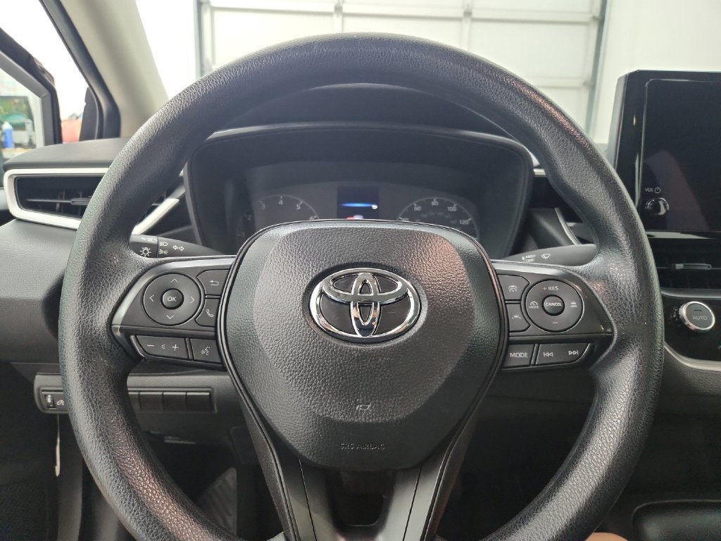 Used 2025 Toyota Corolla LE FWD image 24