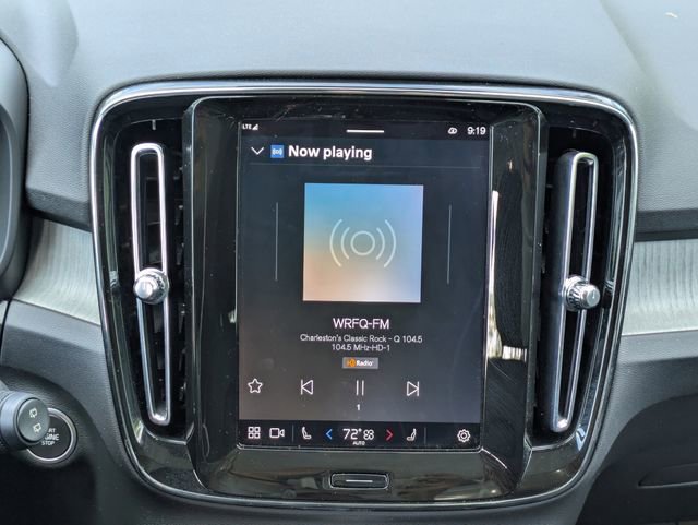 Used 2024 Volvo XC40 B5 Plus image 18