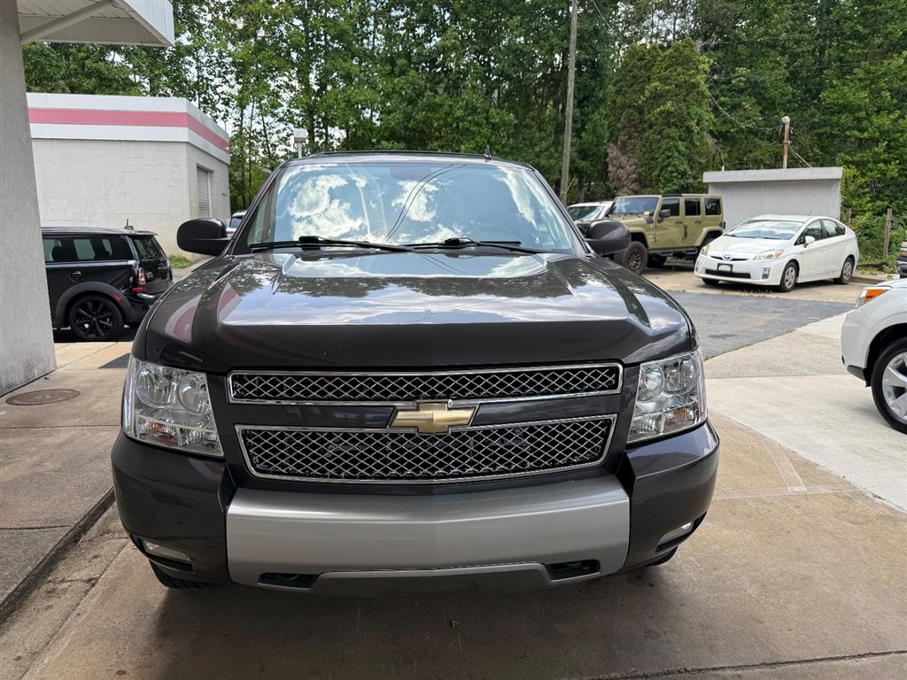 Used 2011 Chevrolet Suburban LT w/ Luxury Package AWD/4WD image 17