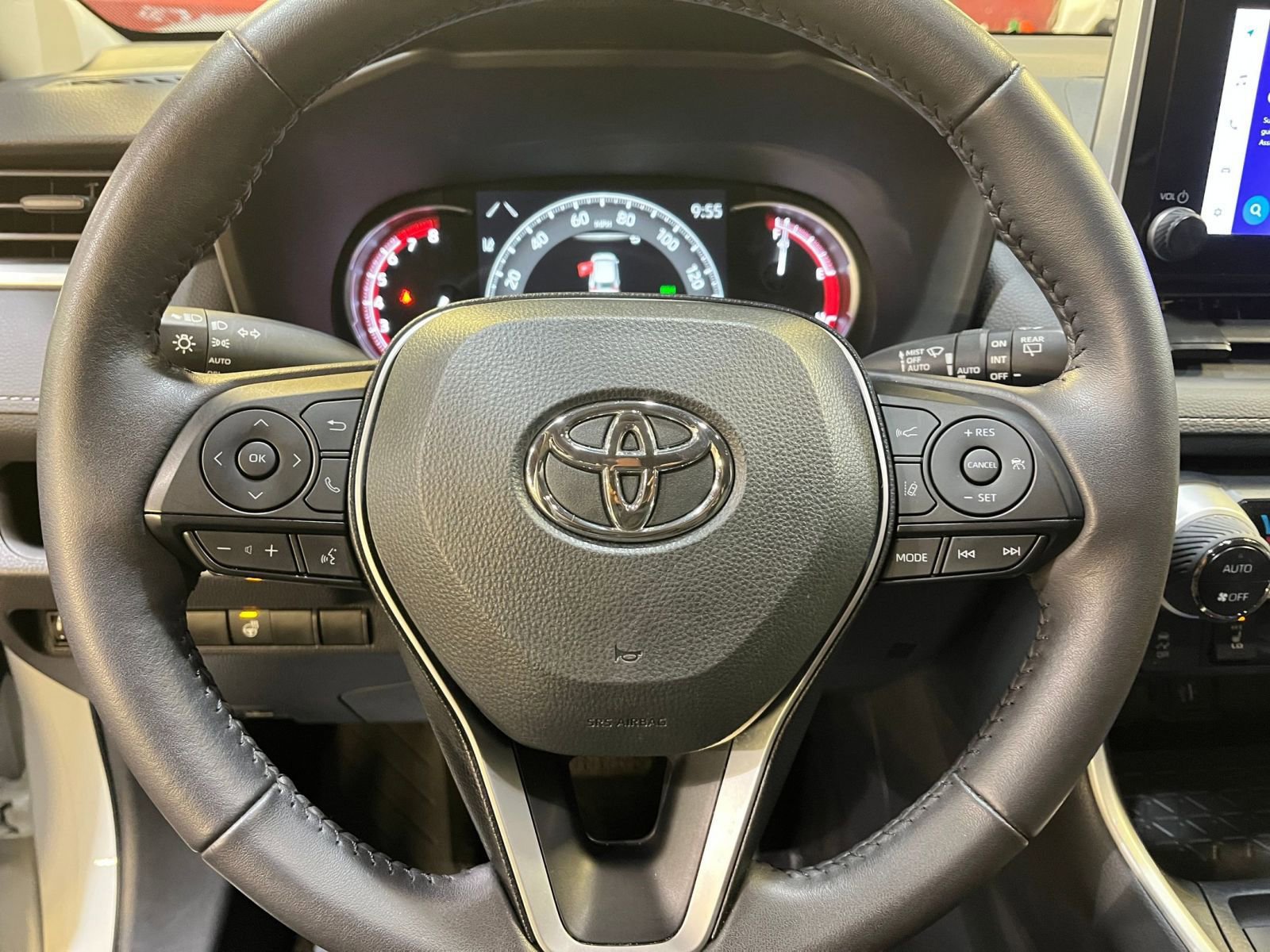 Used 2025 Toyota RAV4 XLE image 28