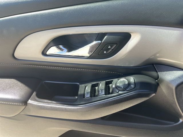 Used 2021 Chevrolet Traverse LT image 22