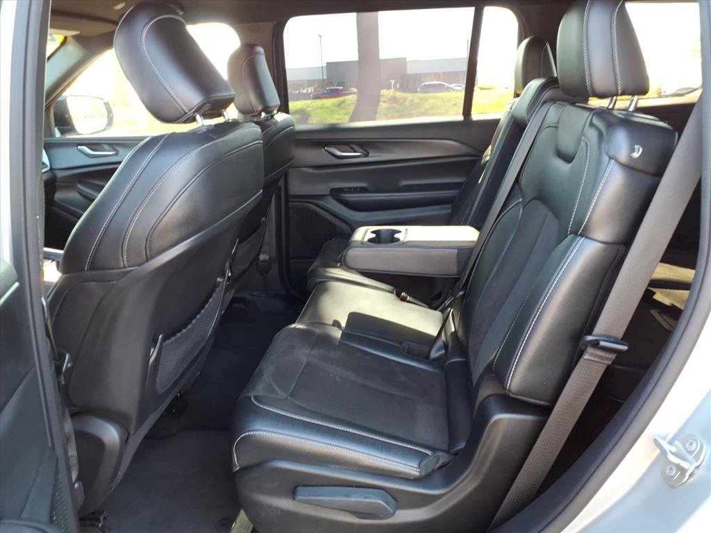 Used 2024 Jeep Grand Cherokee L Laredo AWD/4WD image 28