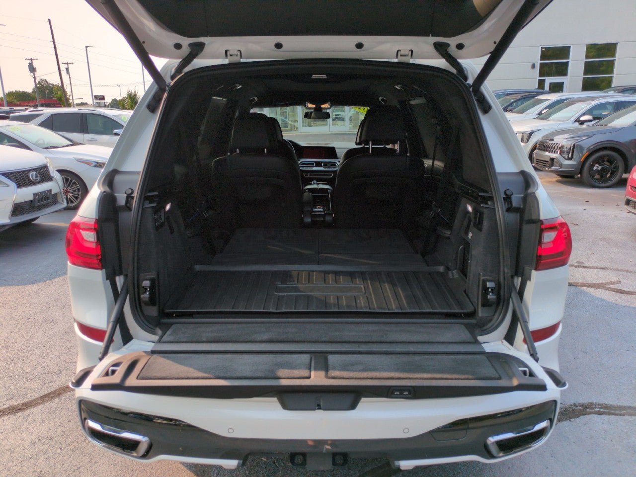 Used 2019 BMW X7 xDrive50i w/ M Sport Package AWD/4WD image 27