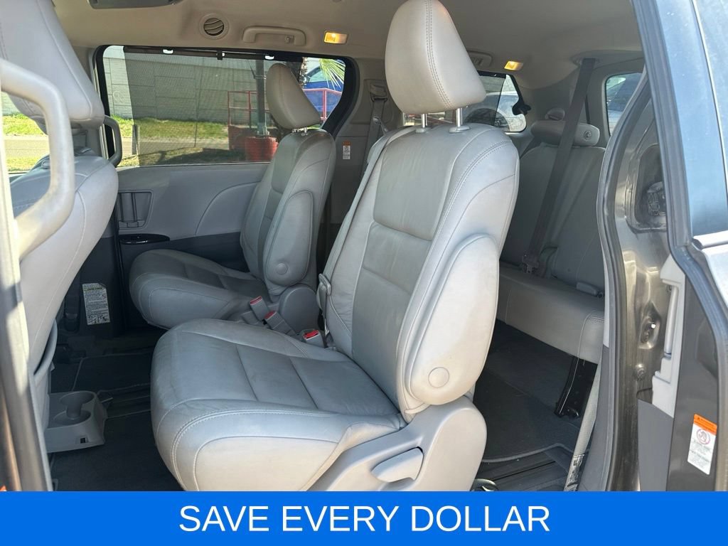 Used 2019 Toyota Sienna XLE w/ XLE Navigation Package FWD image 18