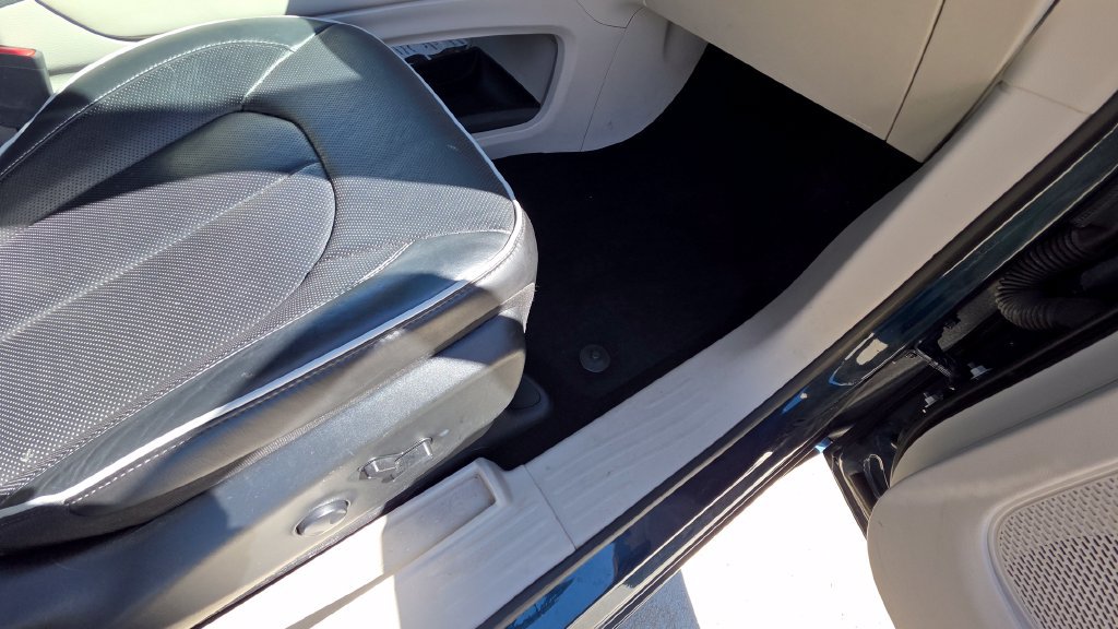 Used 2023 Chrysler Pacifica Limited FWD image 12