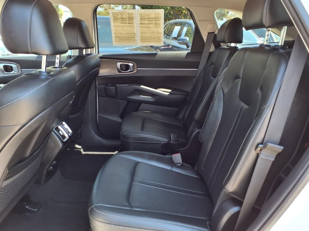 Certified 2023 Kia Sorento EX w/ Panoramic Sunroof Package FWD image 12