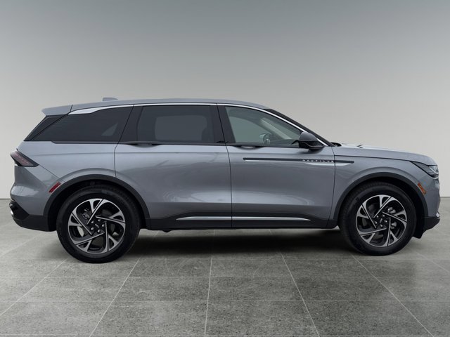 Used 2025 Lincoln Nautilus Premier w/ Equipment Group 102A image 6