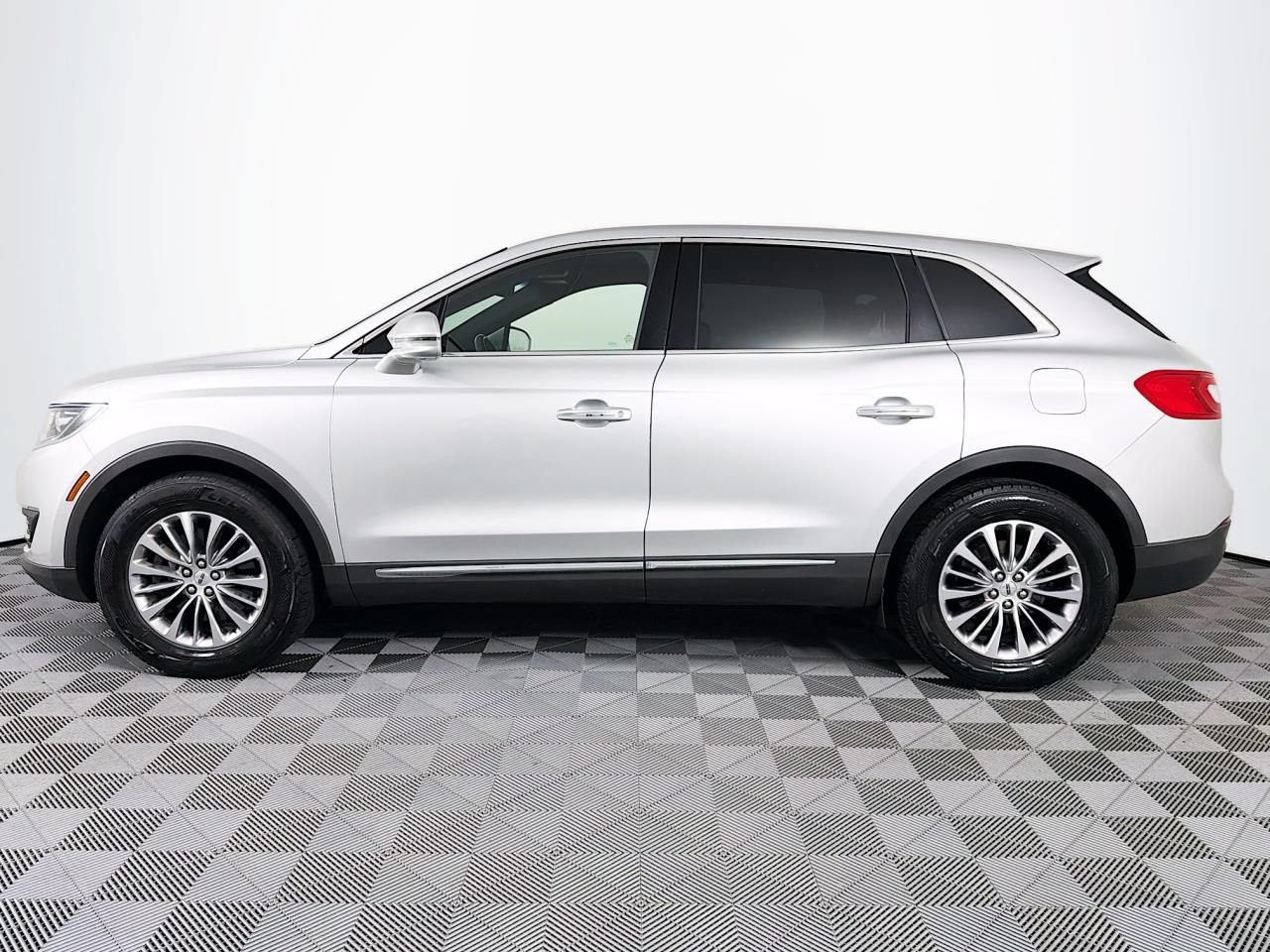 Used 2017 Lincoln MKX Select w/ MKX Climate Package AWD/4WD image 7