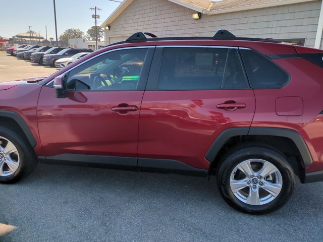 Used 2021 Toyota RAV4 XLE image 10