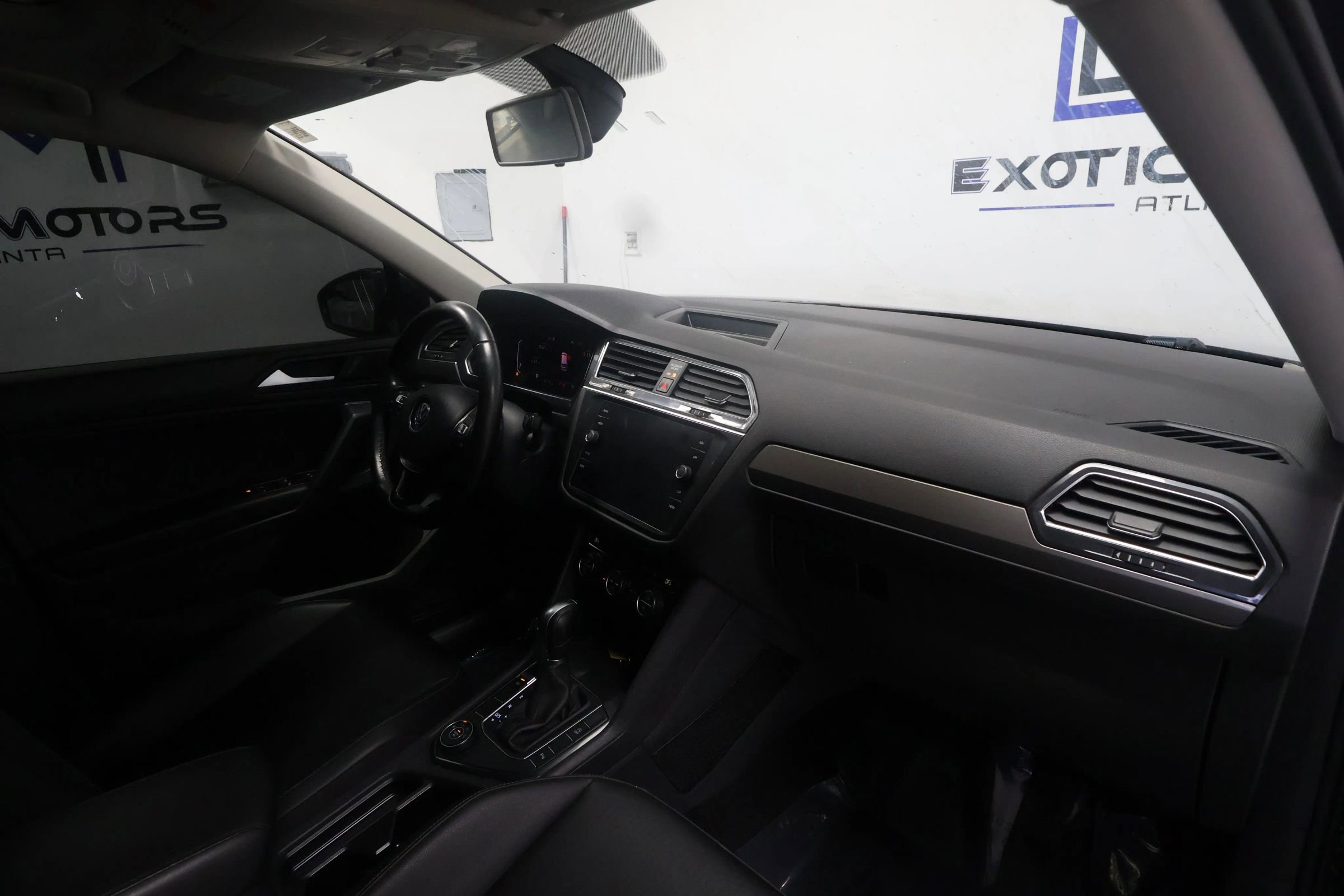 Used 2019 Volkswagen Tiguan SE image 36