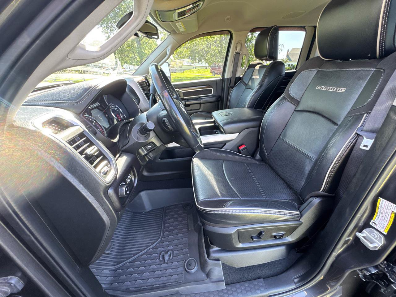 Used 2023 RAM 3500 Laramie AWD/4WD image 10