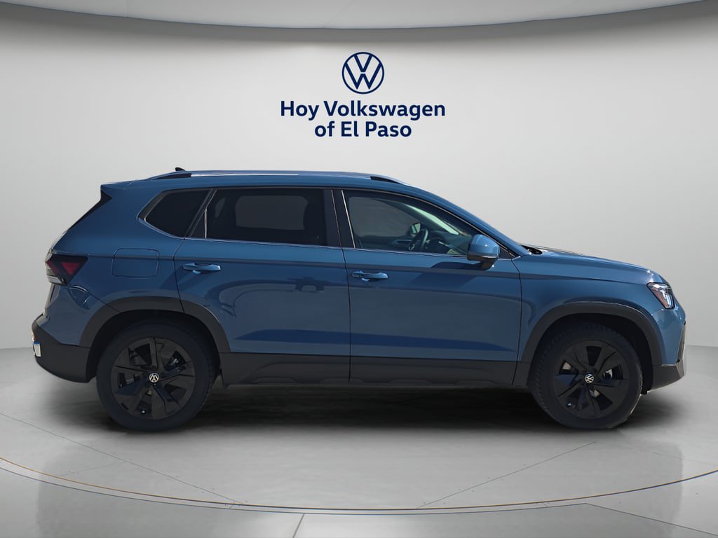 New 2026 Volkswagen Taos SE FWD image 2