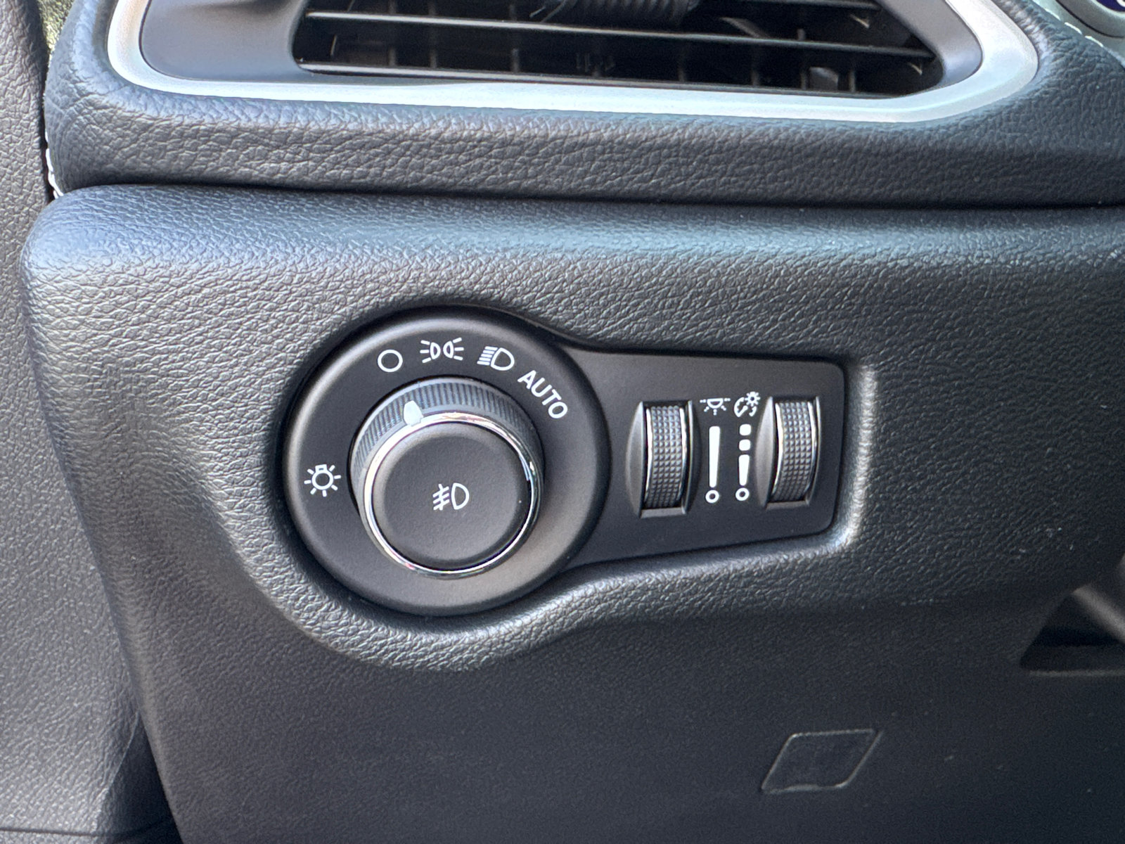 New 2026 Chrysler Pacifica Select w/ S Appearance Package FWD image 15