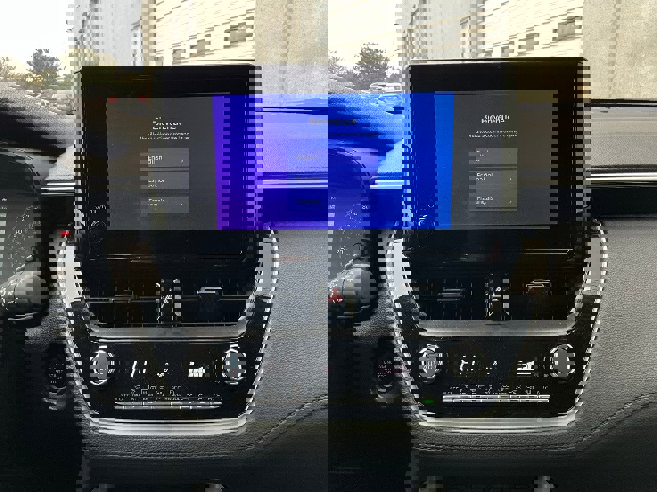 Used 2025 Toyota Corolla Cross LE image 25