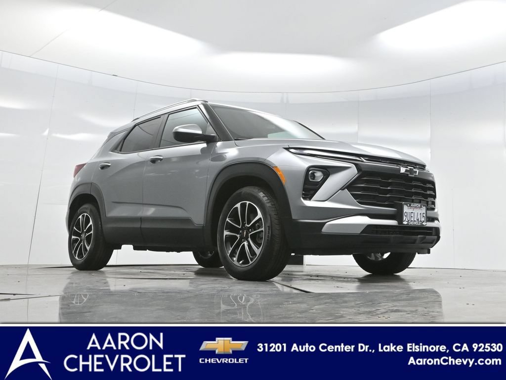 Used 2025 Chevrolet TrailBlazer LT w/ Convenience Package FWD image 2