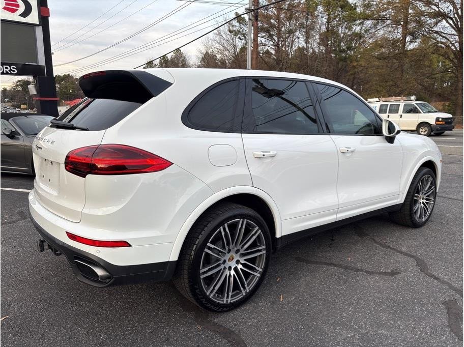Used 2017 Porsche Cayenne Platinum Edition image 6