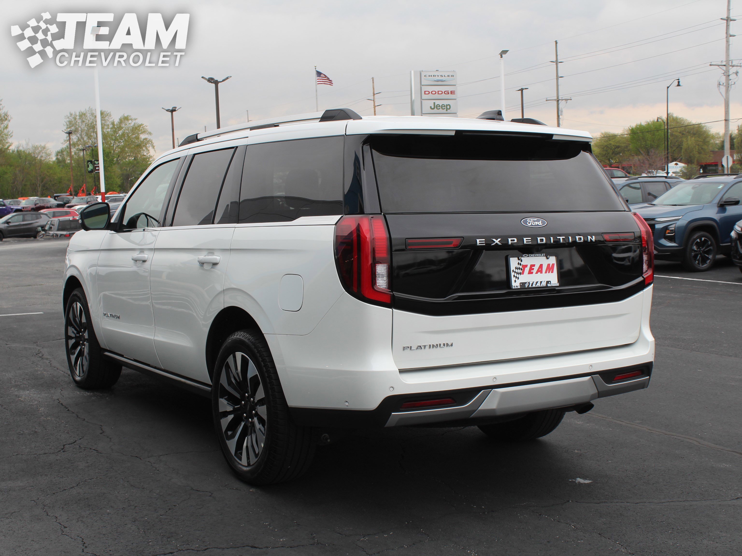 Used 2025 Ford Expedition Platinum w/ Driver's Package AWD/4WD image 6