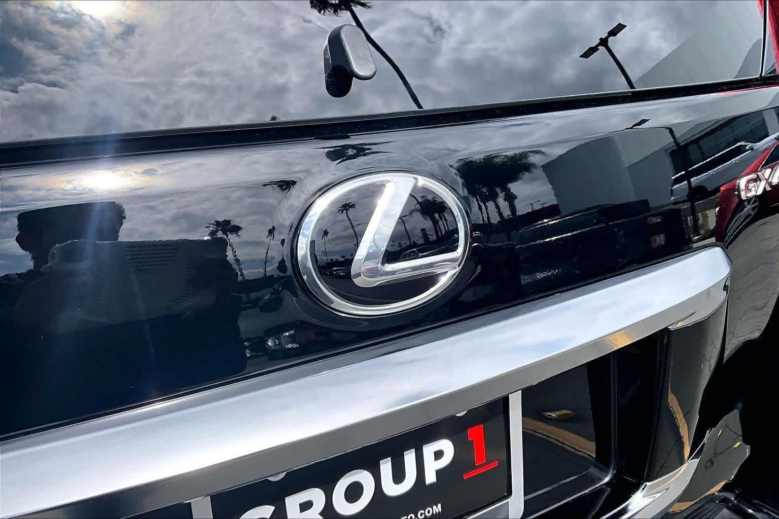 Used 2021 Lexus GX 460 Premium w/ Accessory Package AWD/4WD image 31