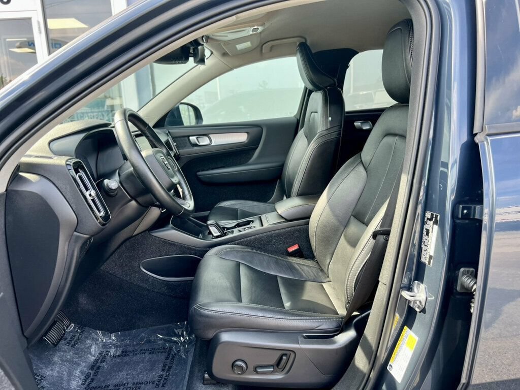 Used 2021 Volvo XC40 T4 Momentum FWD image 15