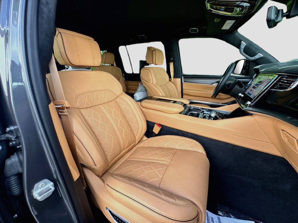 New 2026 Jeep Grand Wagoneer Summit AWD/4WD image 32