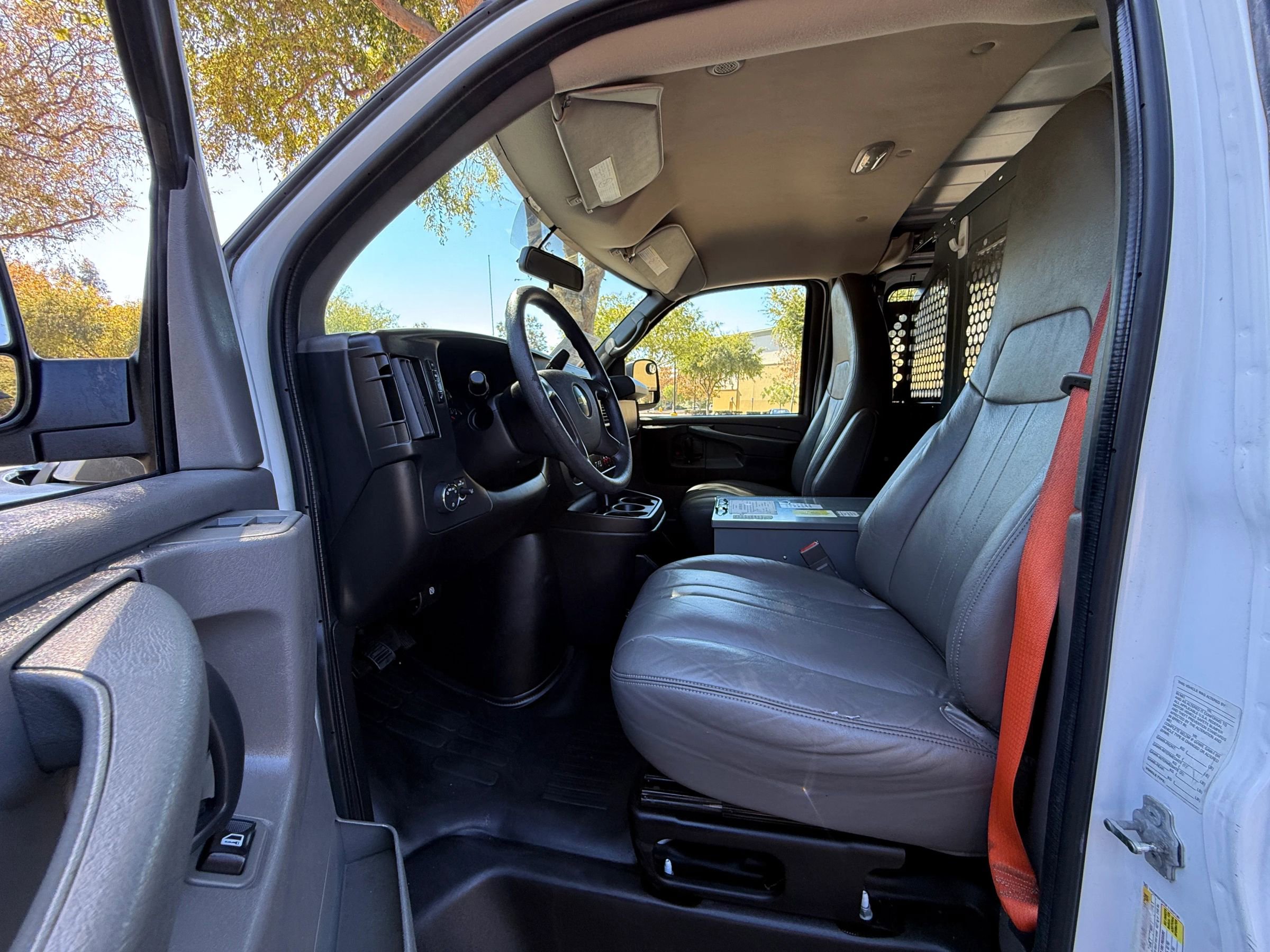 Used 2015 Chevrolet Express 2500 image 11