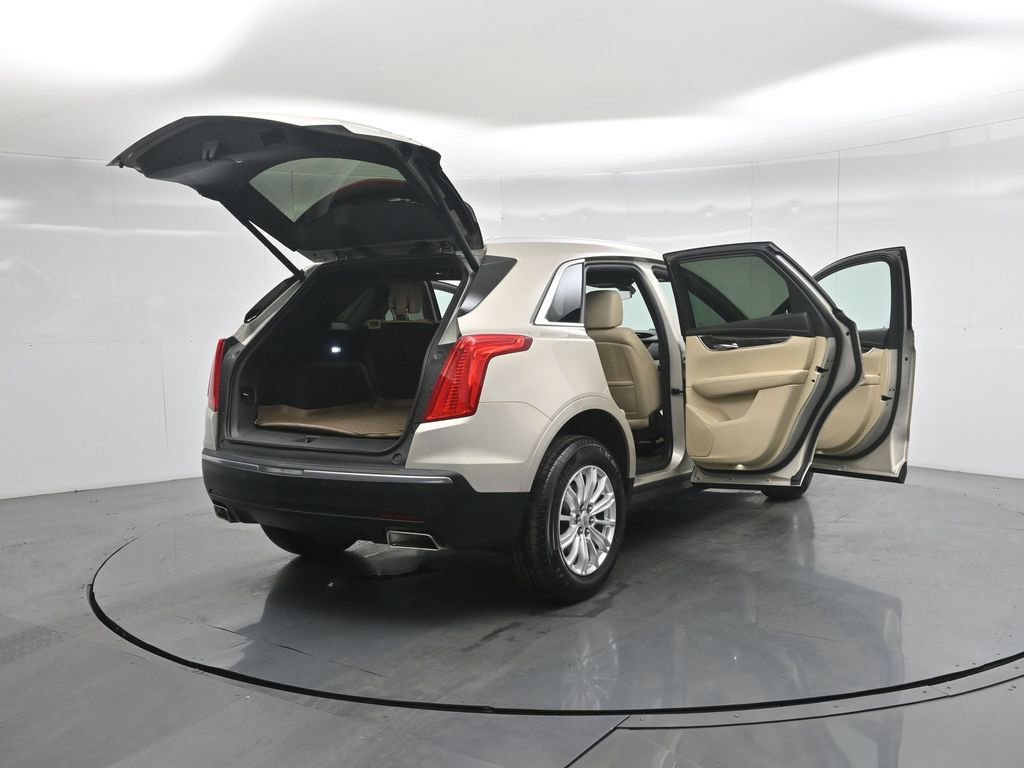 Used 2017 Cadillac XT5 FWD image 6