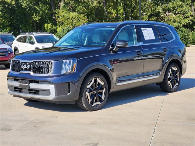 Certified 2025 Kia Telluride EX image 3