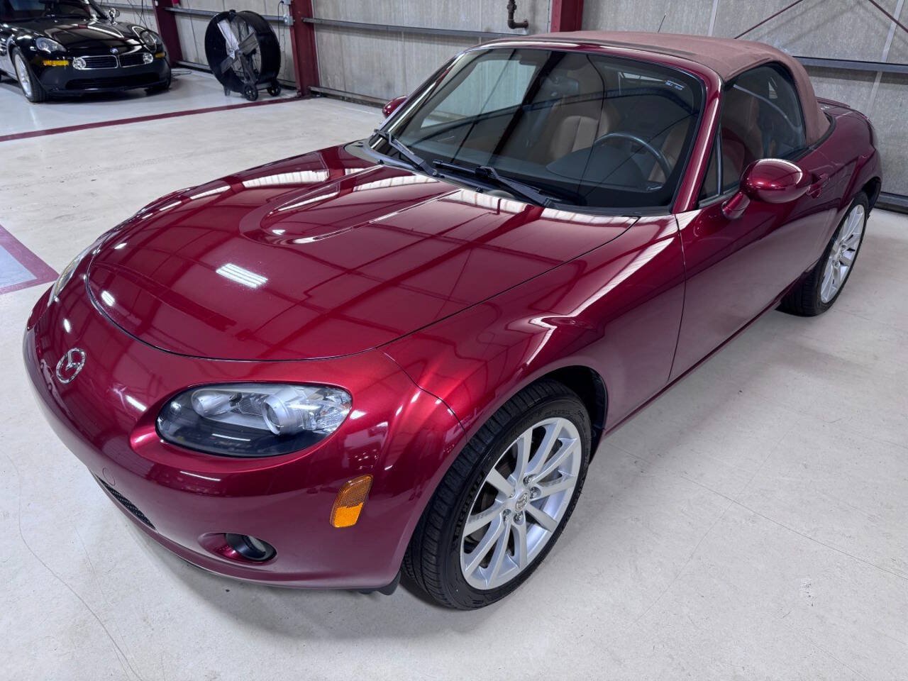 Used 2007 MAZDA MX-5 Miata Grand Touring w/ Premium Pkg RWD image 23