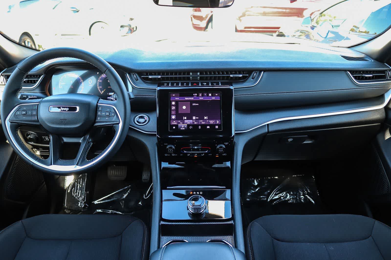 Used 2025 Jeep Grand Cherokee Laredo X RWD image 12