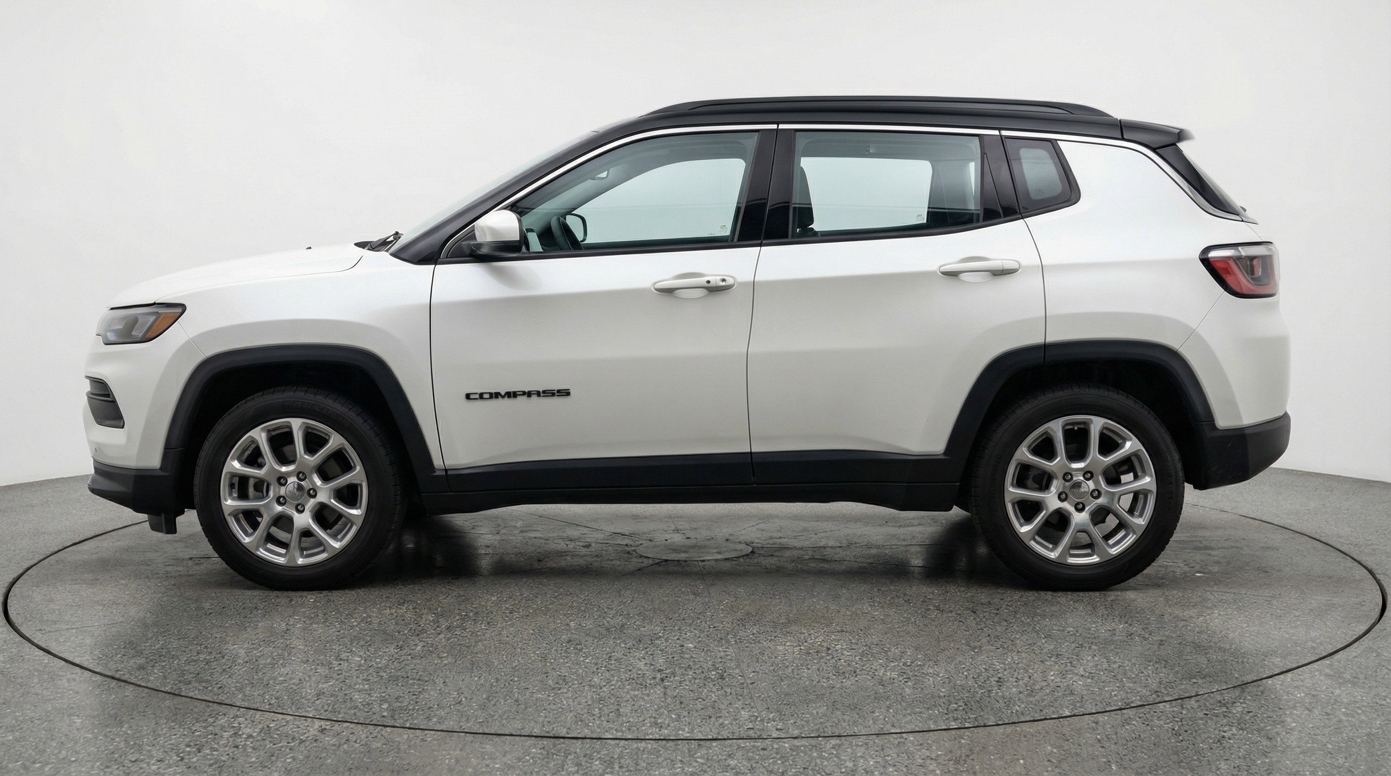 Used 2025 Jeep Compass Limited image 5